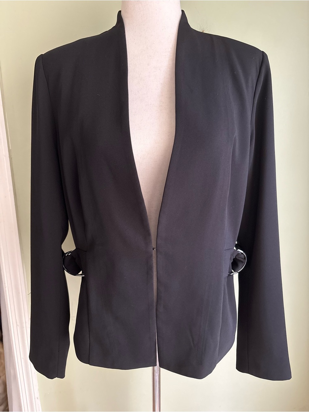 Laundry By Shelli Segal Black Open-Front Blazer w/Side Ring Detail. Size 12.